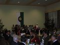 der Weihnachtsmann liest eine Geschichte vor